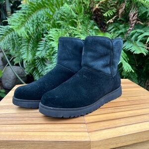 UGG - Cory II Bootie {women’s 7} black suede